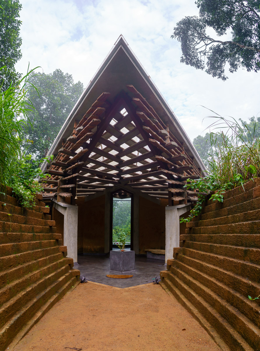 “Chirath” which denotes a traditional lamp in Malayalam is the name given by Mr. Ramanujan Basha for his house at Pala, Kerala.