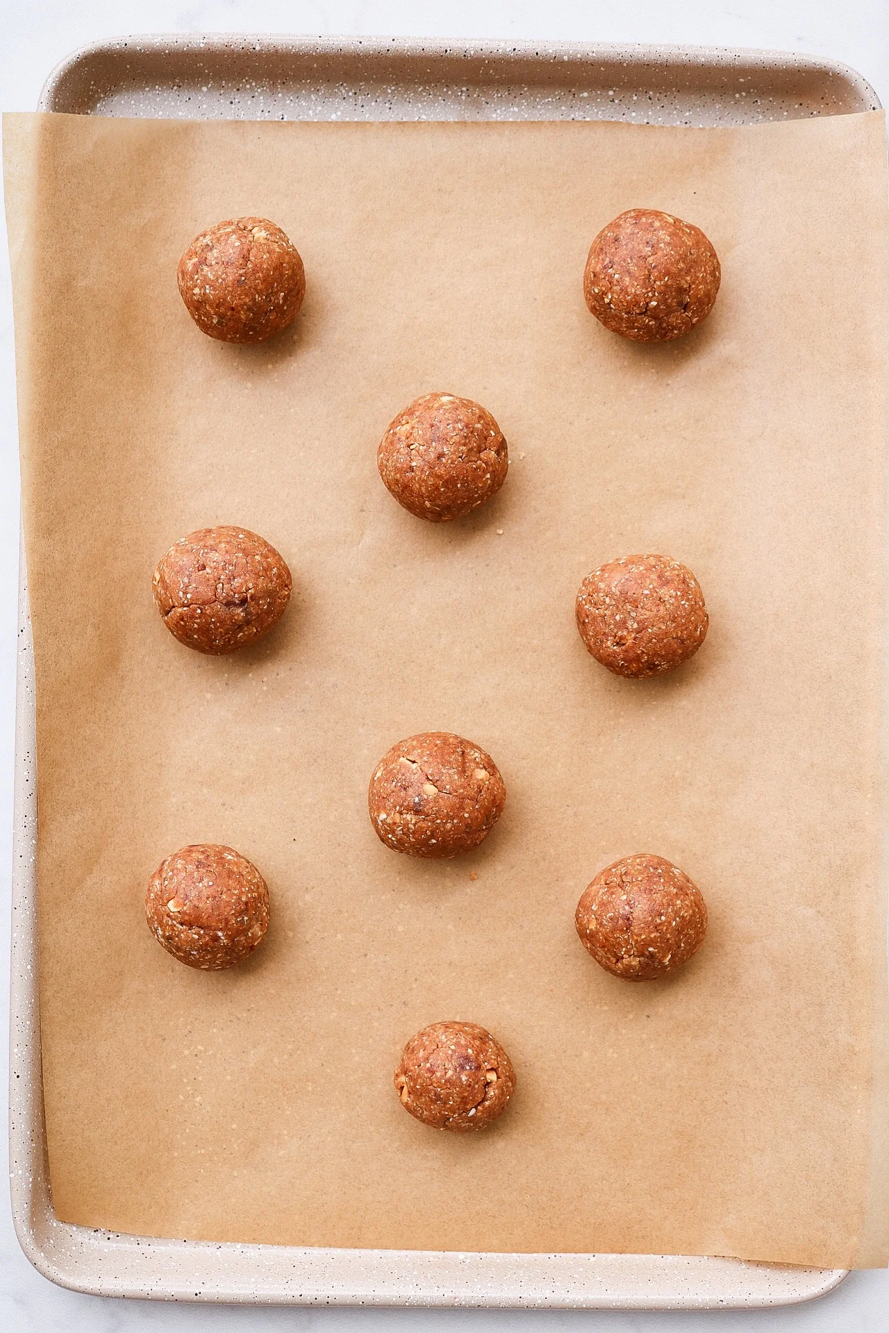 Roll out the cookie dough into balls and flatten with a fork.