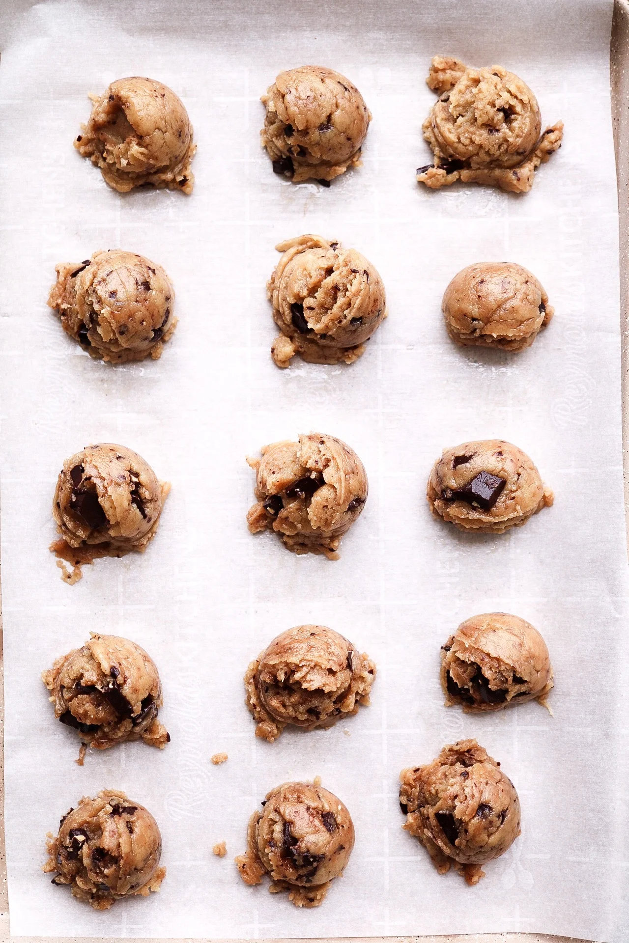 I used a cookie scooper this time and they turned out amazing! Of course, if you don’t have on you can just use your hands and/or use a tablespoon to measure the batter.