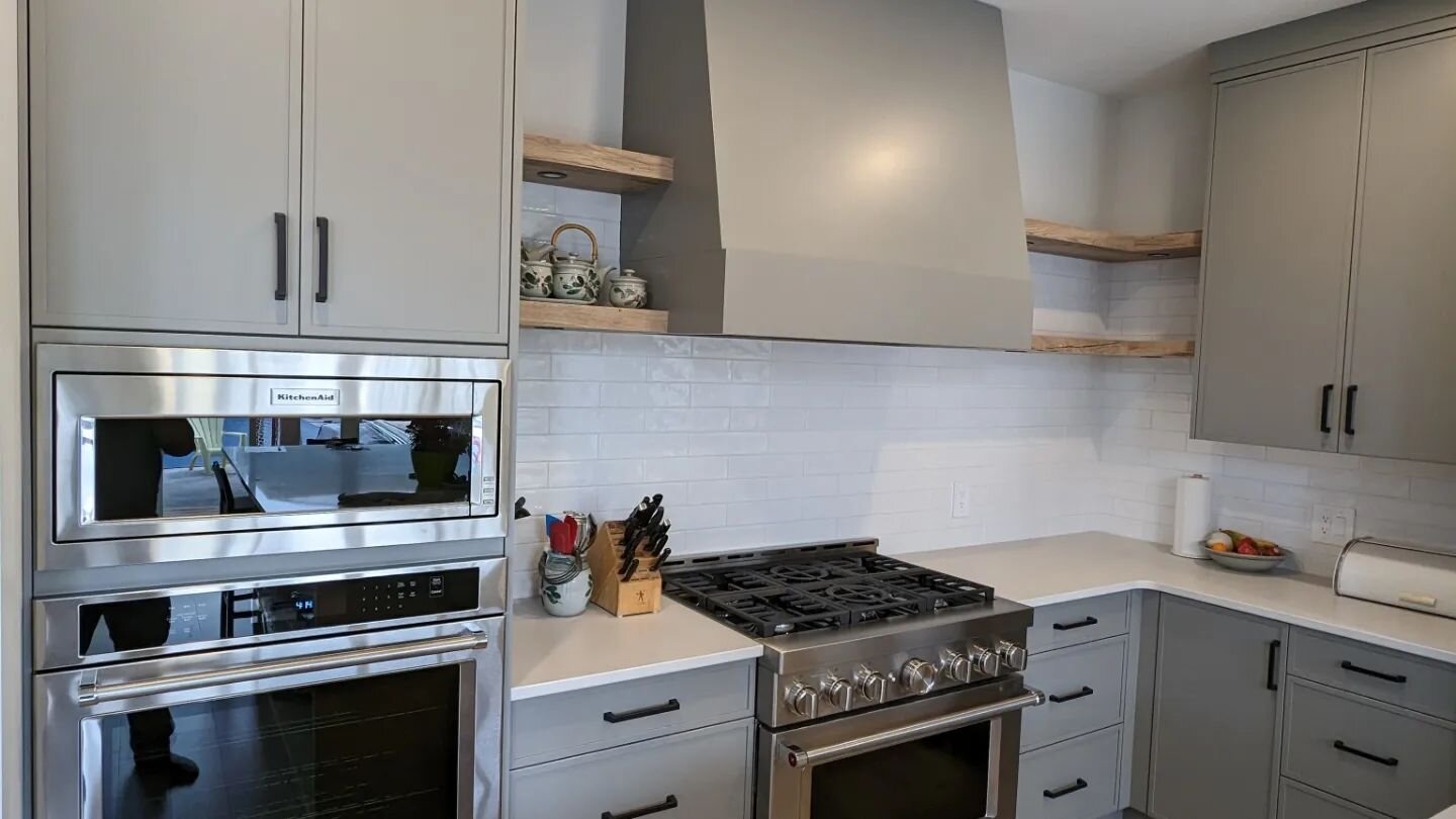 Check out these After and Before pictures of this kitchen in our latest renovation #generalcontractor #kelowna #okanagan #build #design #starttofinish #builders #house#home #custom #bc #canada #redsealcarpenters #supervisor #projectmanagement #diy #f