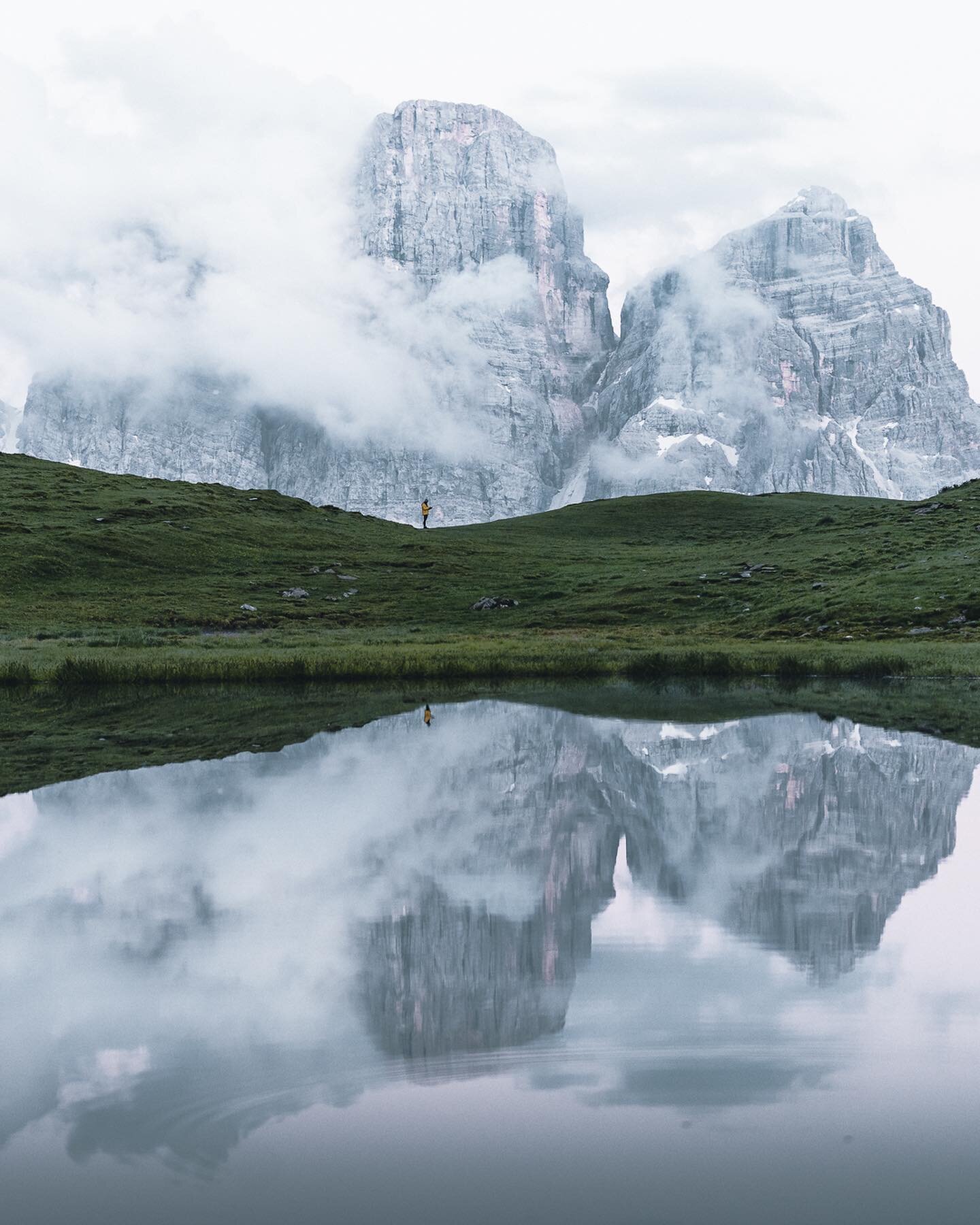 Fog is when nature is too lazy to load the complete environment. Actually I was quiet happy with the condition. 
Thanks for the scale @chiaraescape while flying the drone far away to foreign countries ✈️