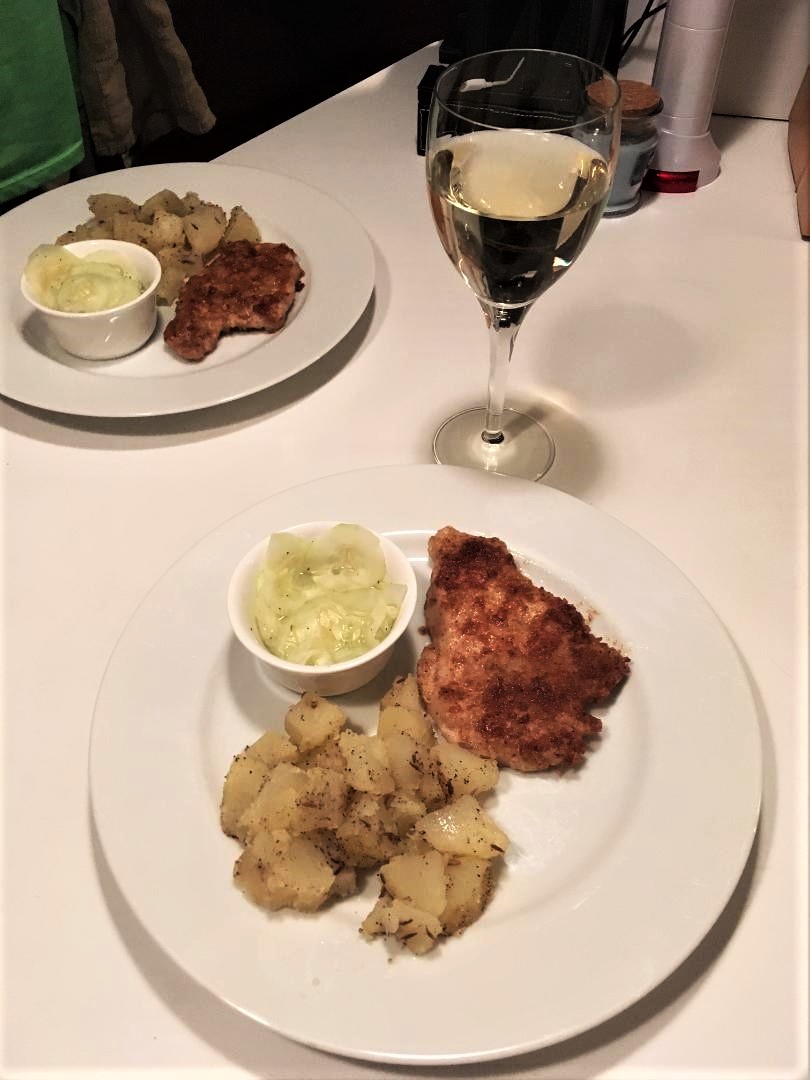 Fried pork with mash and salad