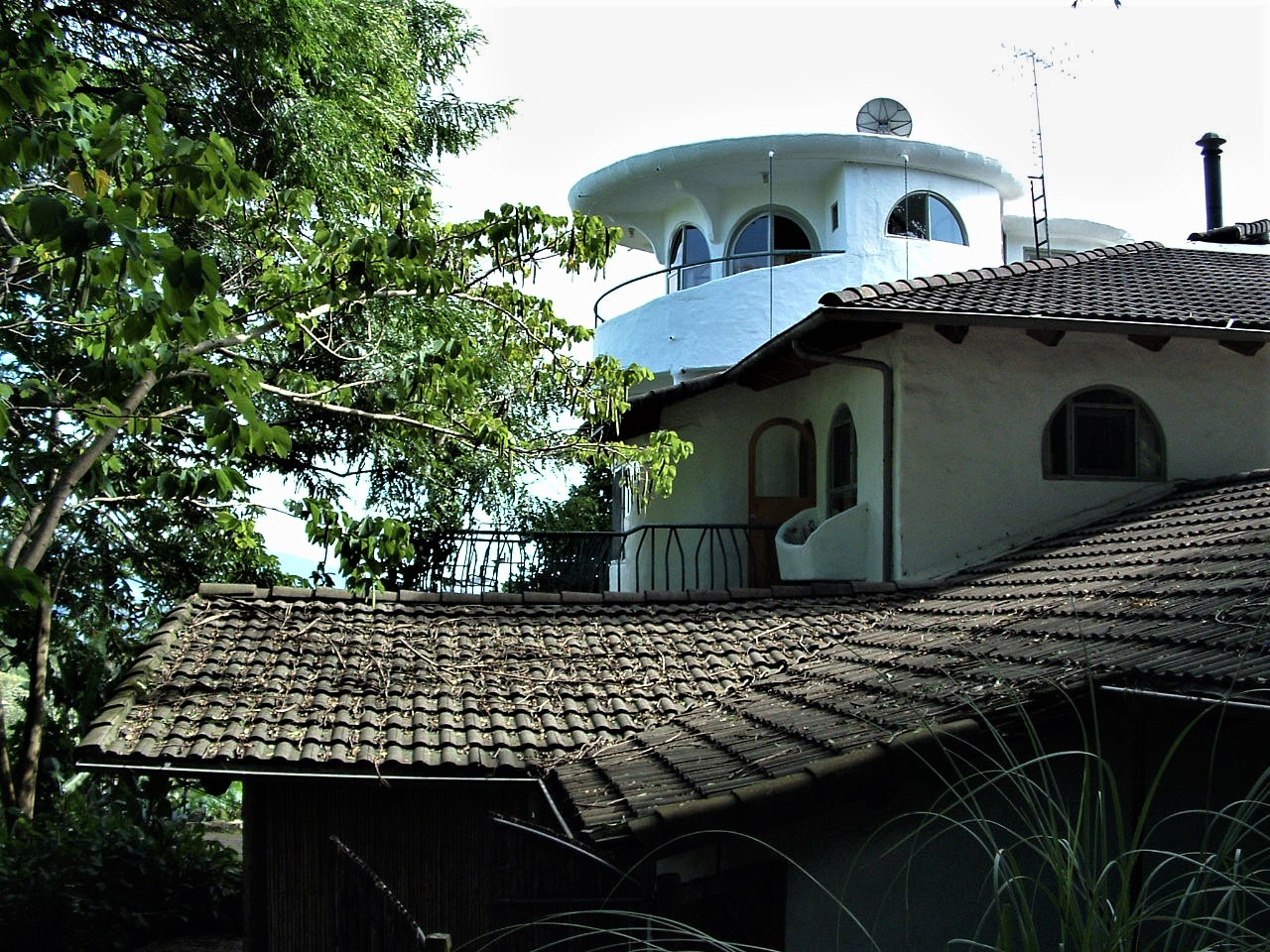 An exterior shot of Finca Rosa Blanca in Costa Rica