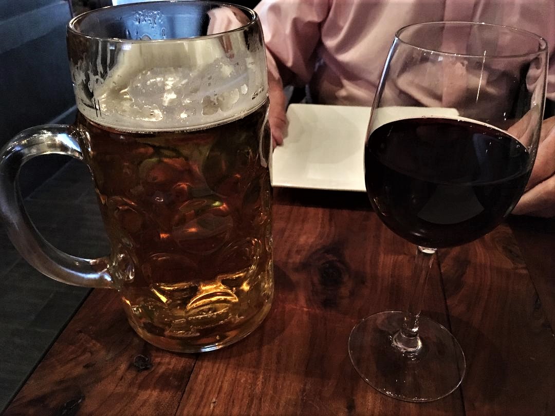 Liter beer and glass of wine at Pijiu Belly