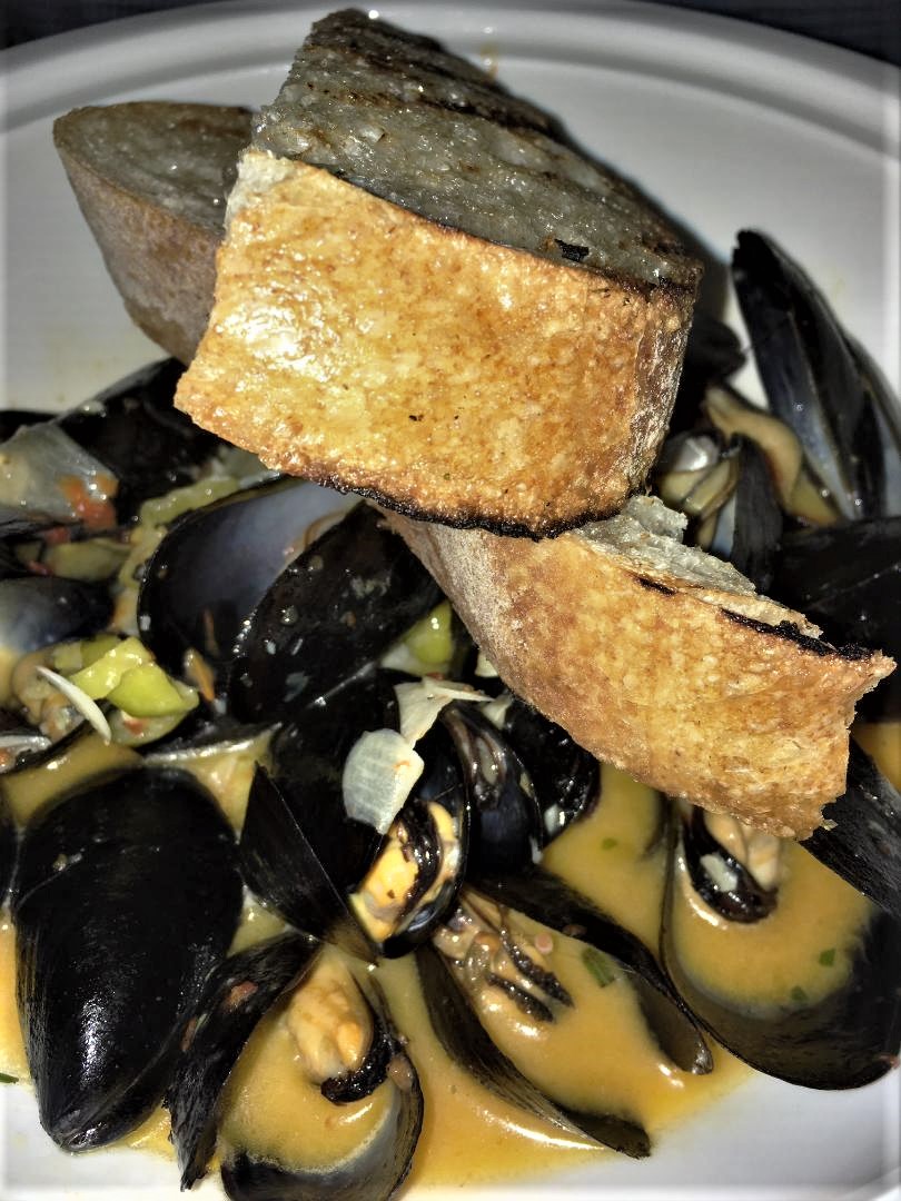 Mussels and bread at Pricci in Buckhead