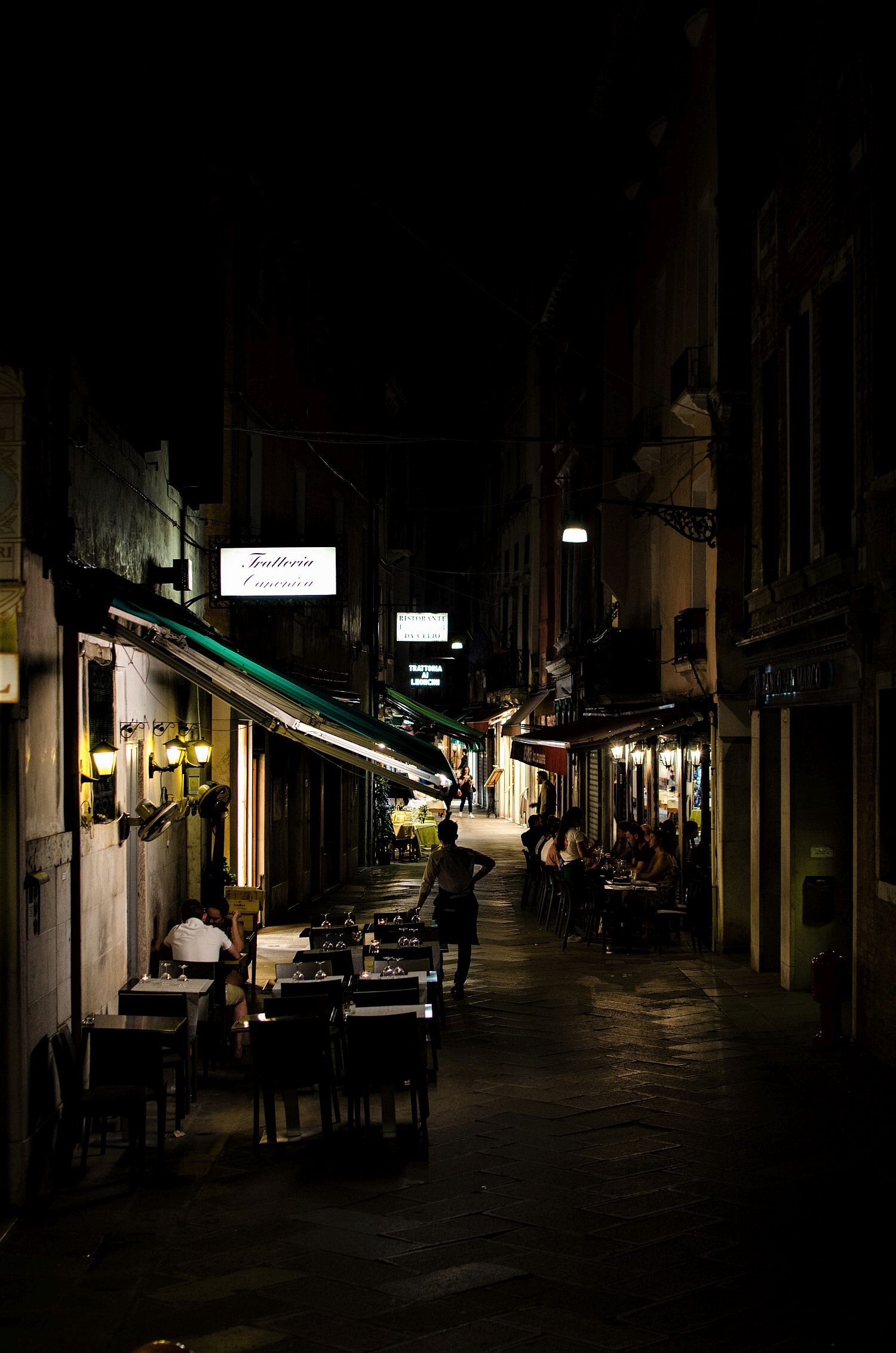 Quiet alleyways for eating in Venice