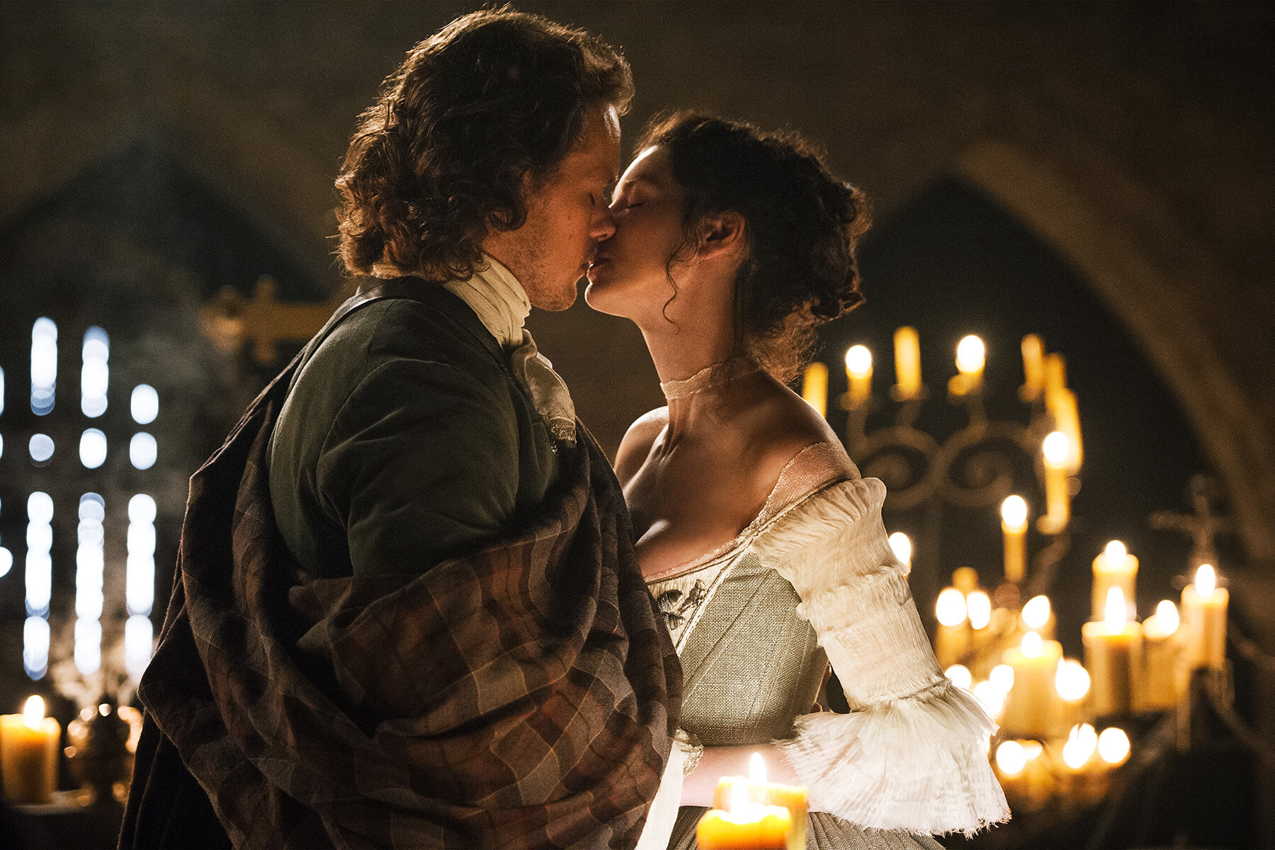 Claire and Jamie have a beautiful wedding in Outlander