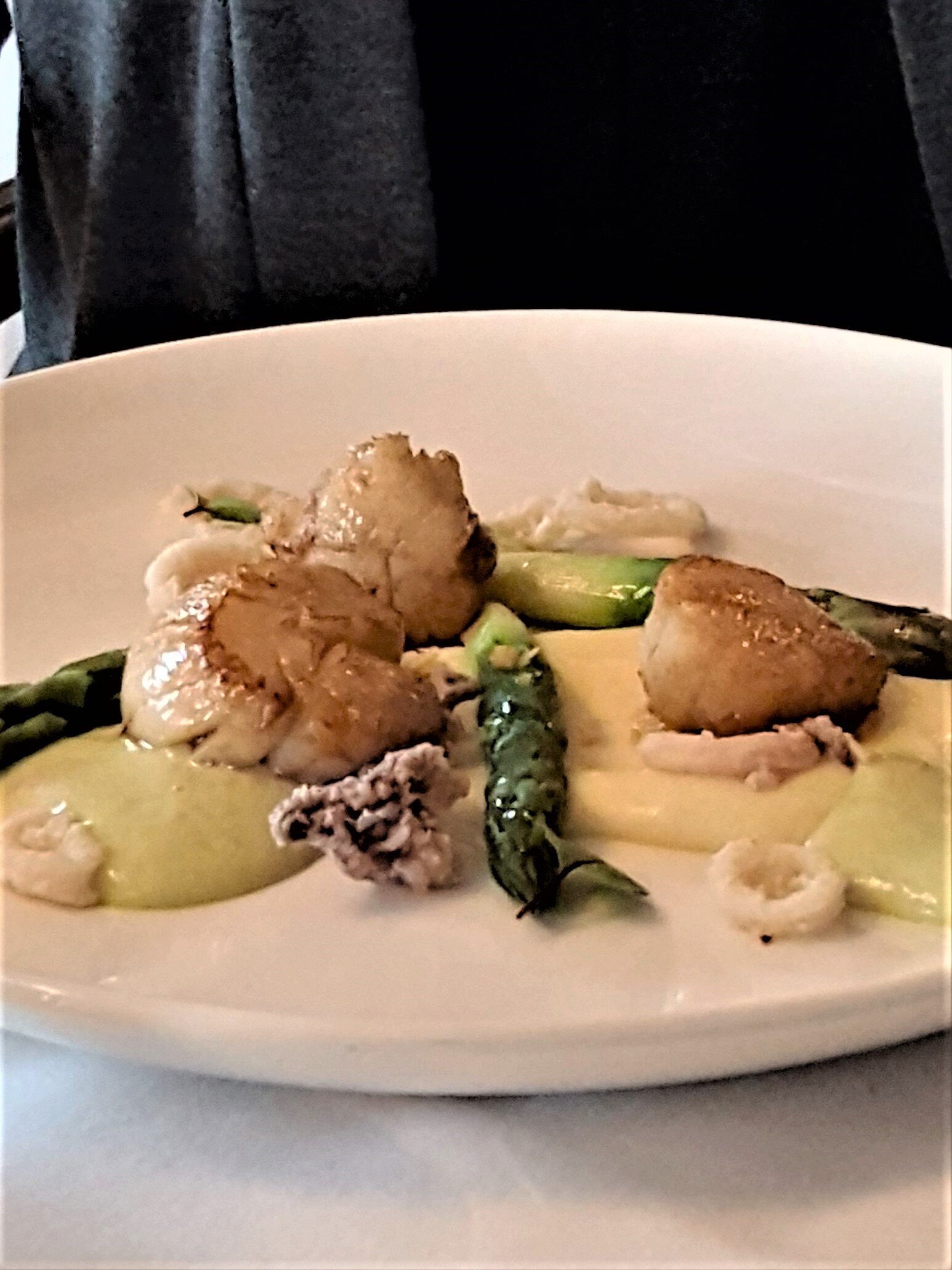Scallops with asparagus