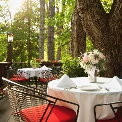 Tree top deck for dining