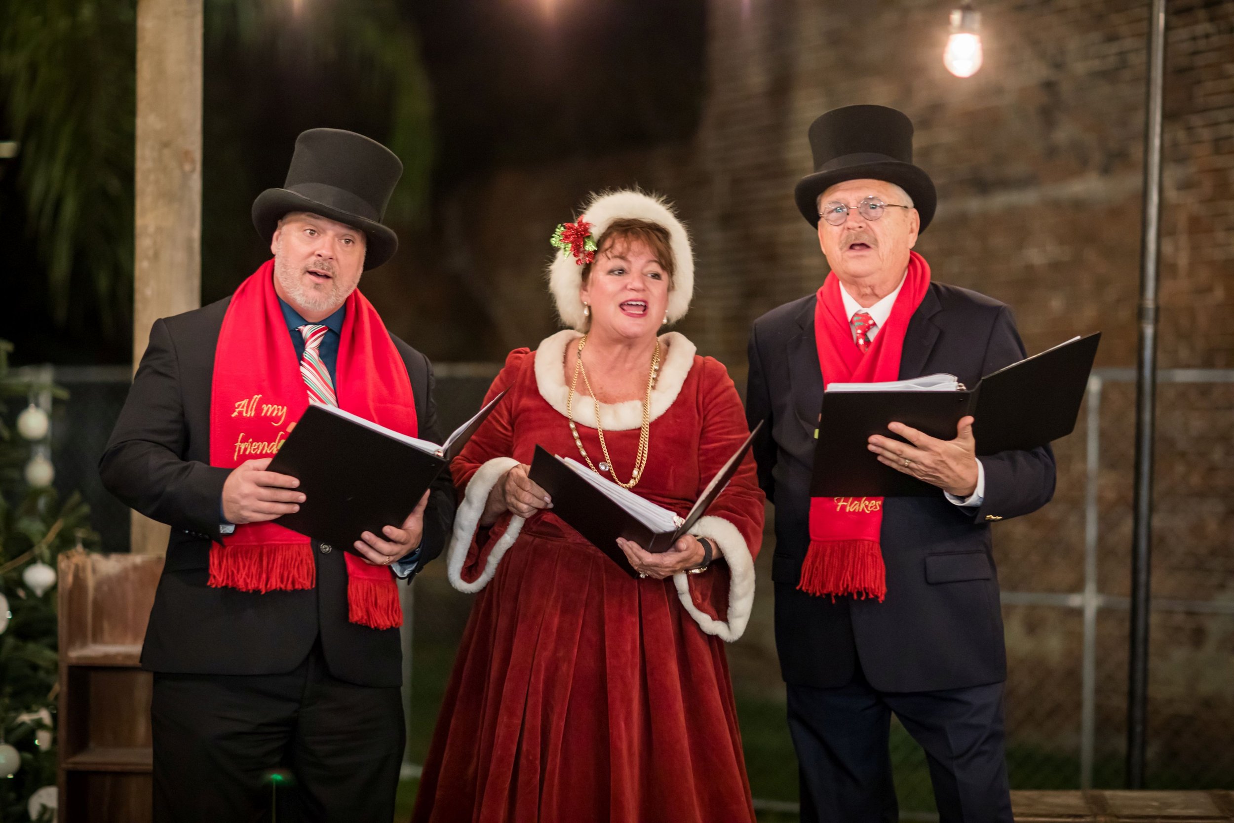 Singers perform at Dickens on Centre