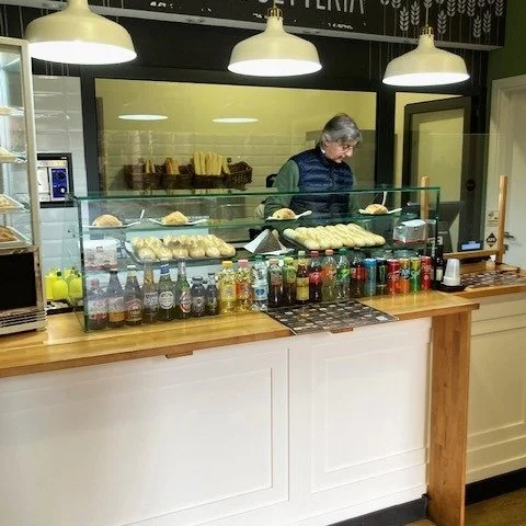 A little inspo from Rome on this Tuesday where I always grabbed fresh bread and sandwiches in our neighborhood...

#artsychowroamer
#thequirkytourist
#neighborhoodvibe
#romeitaly
#tuesdayinspo