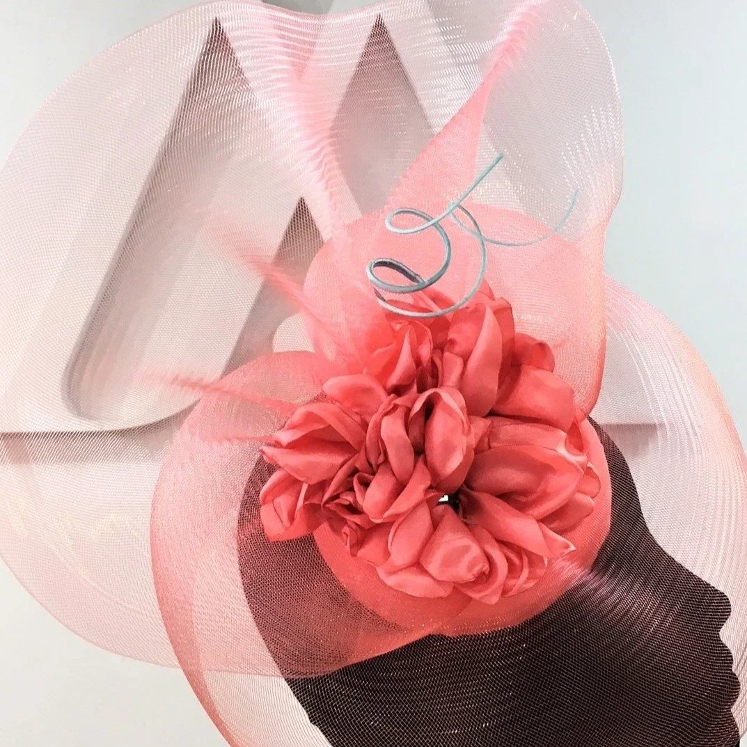 Tuesday throw back post from a visit to a lovely designer shop for a fancy fascinator in Adare, Ireland...

#artsychowroamer
#thequirkytourist
#artfulideal
#fancyhats
#ireland
#adare