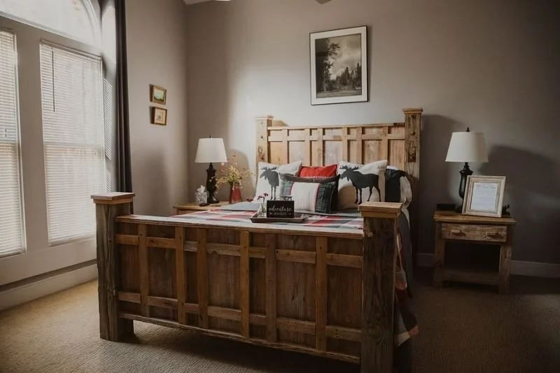 Rustic cabin bedroom