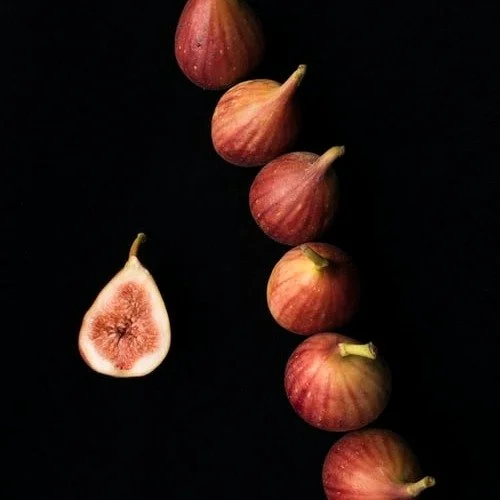 Figs are a favorite of my better half and I am making a white sauce pizza with fig jam, proscuitto, fresh basil and blue cheese for brunch today!

#artsychowroamer
#thequirkytourist
#ediblefare
#sundaybrunch
#shechef
#figs
#whattodowithfigs
#pizza