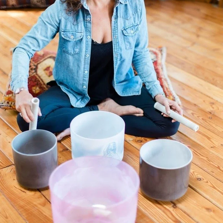 Have you ever taken a sound bath or class? It is very relaxing and promotes a sense of wellness and meditation that is very nice...check out my latest blog post on a new trend for vacations in 2026...

#artsychowroamer
#thequirkytourist
#sleepvacatio