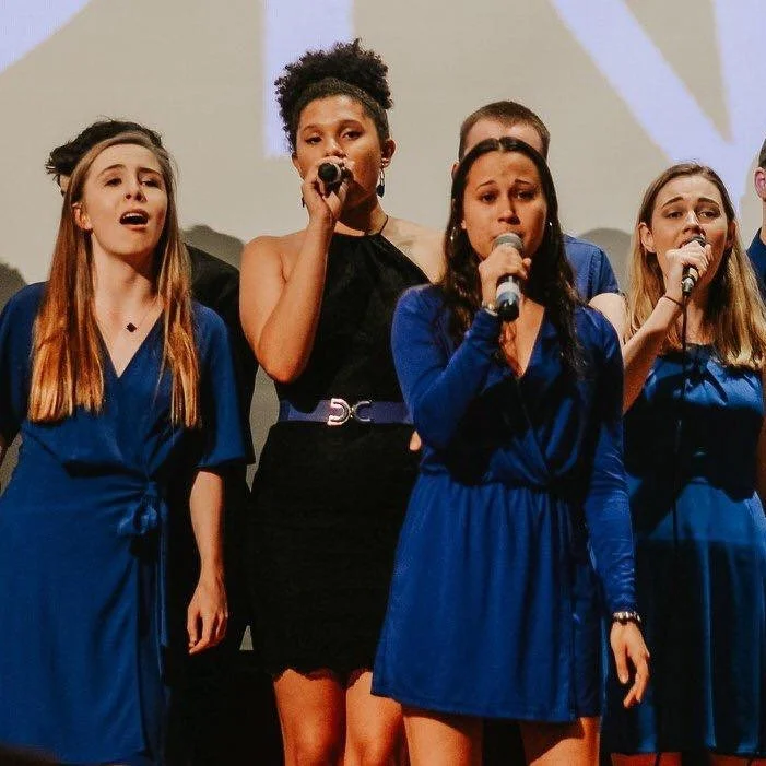 Dooley Noted acapella at Emory for a throw back post on this Friday...

#artsychowroamer
#thequirkytourist
#dooleynoted
#artfulideal
#fridaythrowback