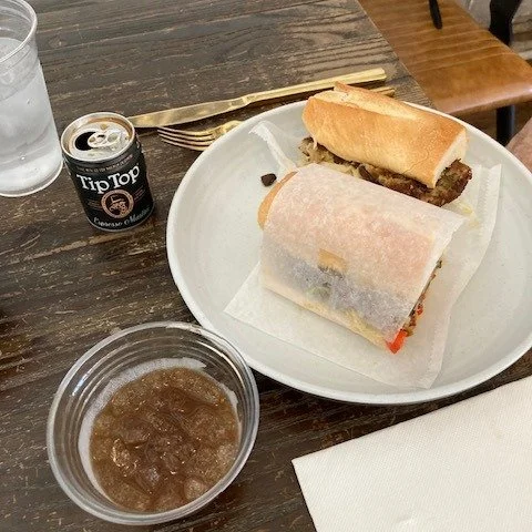 The sandwiches at POP'S are delicious...you should try them sooner rather than later 😋

#artsychowroamer
#thequirkytourist
#ediblefare
#POPS
#cantonga