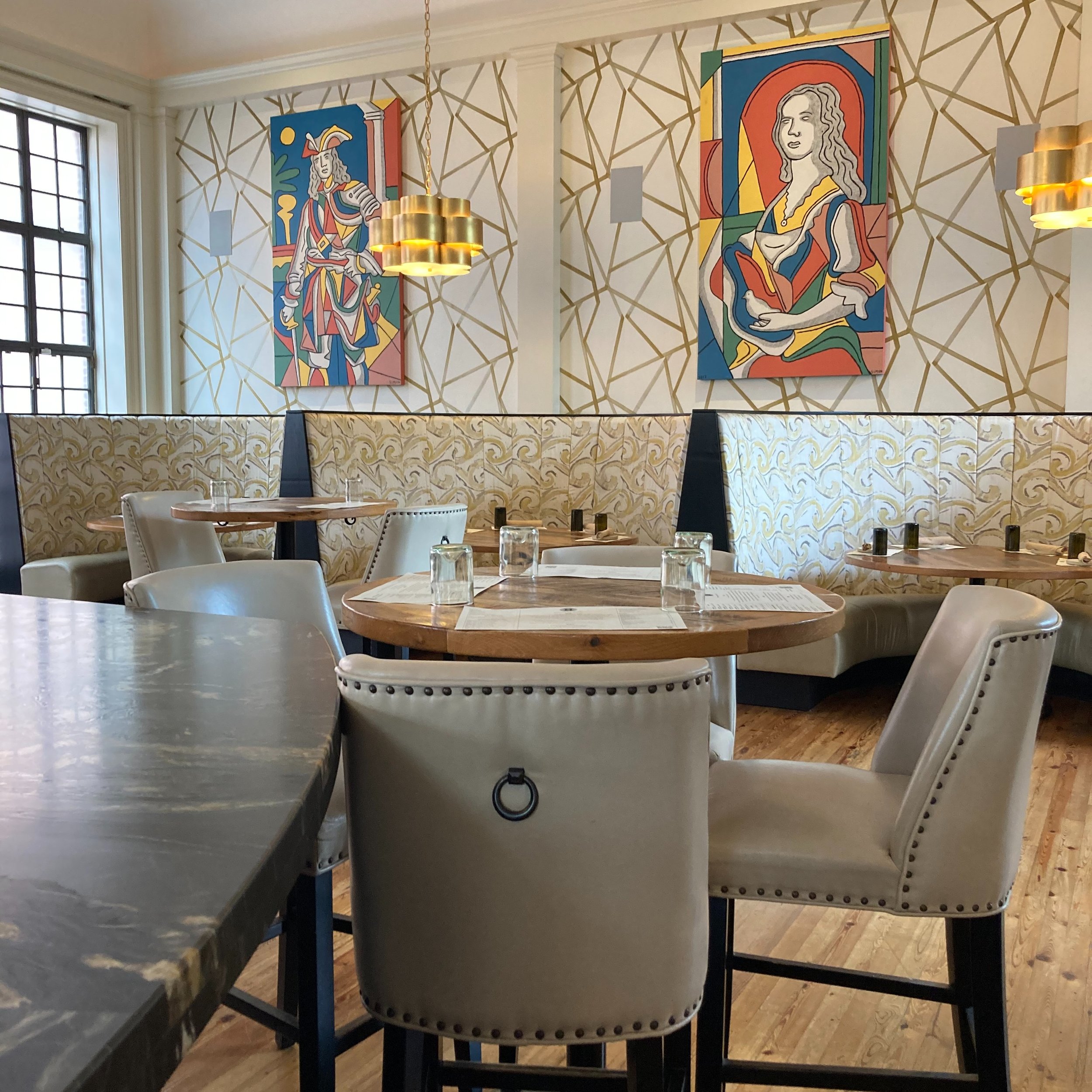 Throw back post of a trip to Savannah with early dinner at Husk...

#artsychowroamer
#thequirkytourist
#husk
#ediblefare
#savannahga