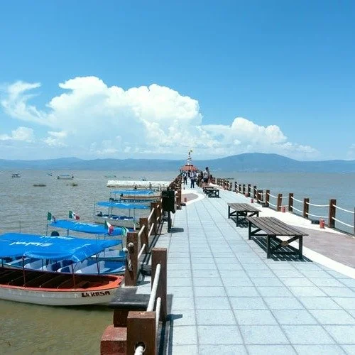 A Tuesday travel throw back to Lake Chapala in Ajijiic, Mexico...

#artsychowroamer
#thequirkytourist
#exploretheworld
#tuesdaytravel
#mexico
#ajijiic
#lakechapala