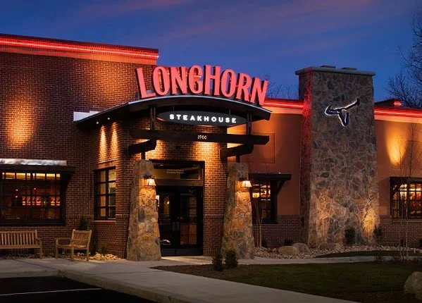 The modern exterior of Longhorn Steakhouse