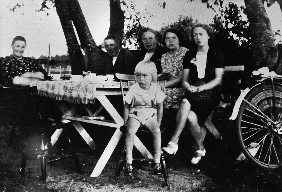  Okänd, Per Johan Munter, Anna-Charlotta Karlén, Elsa Karlén Ljungström, Berta Karlén Jacobsson, Bertas son Ove 
