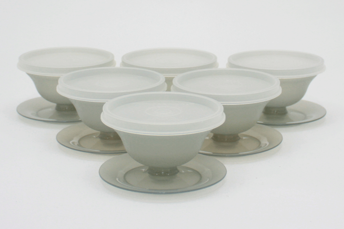 TUPPERWARE NEW VINTAGE ICE CREAM CUP SET WITH Pro SCOOP AND Cup SEALS