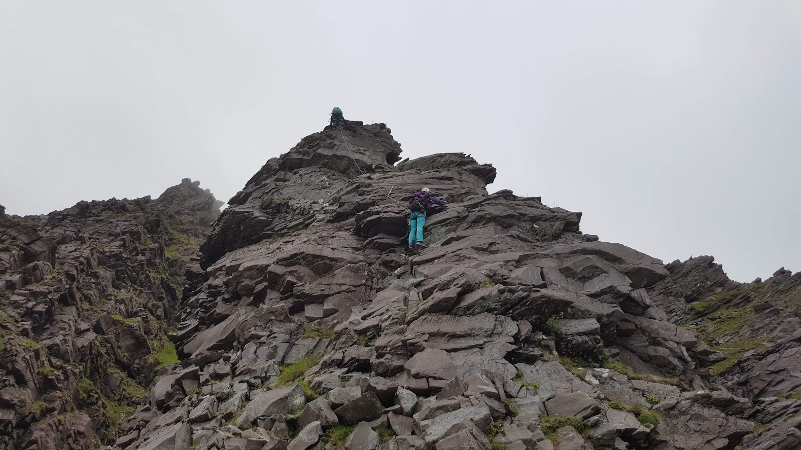 Lisa and Vicky at the Start of Howling ridge (photo: Alistair)