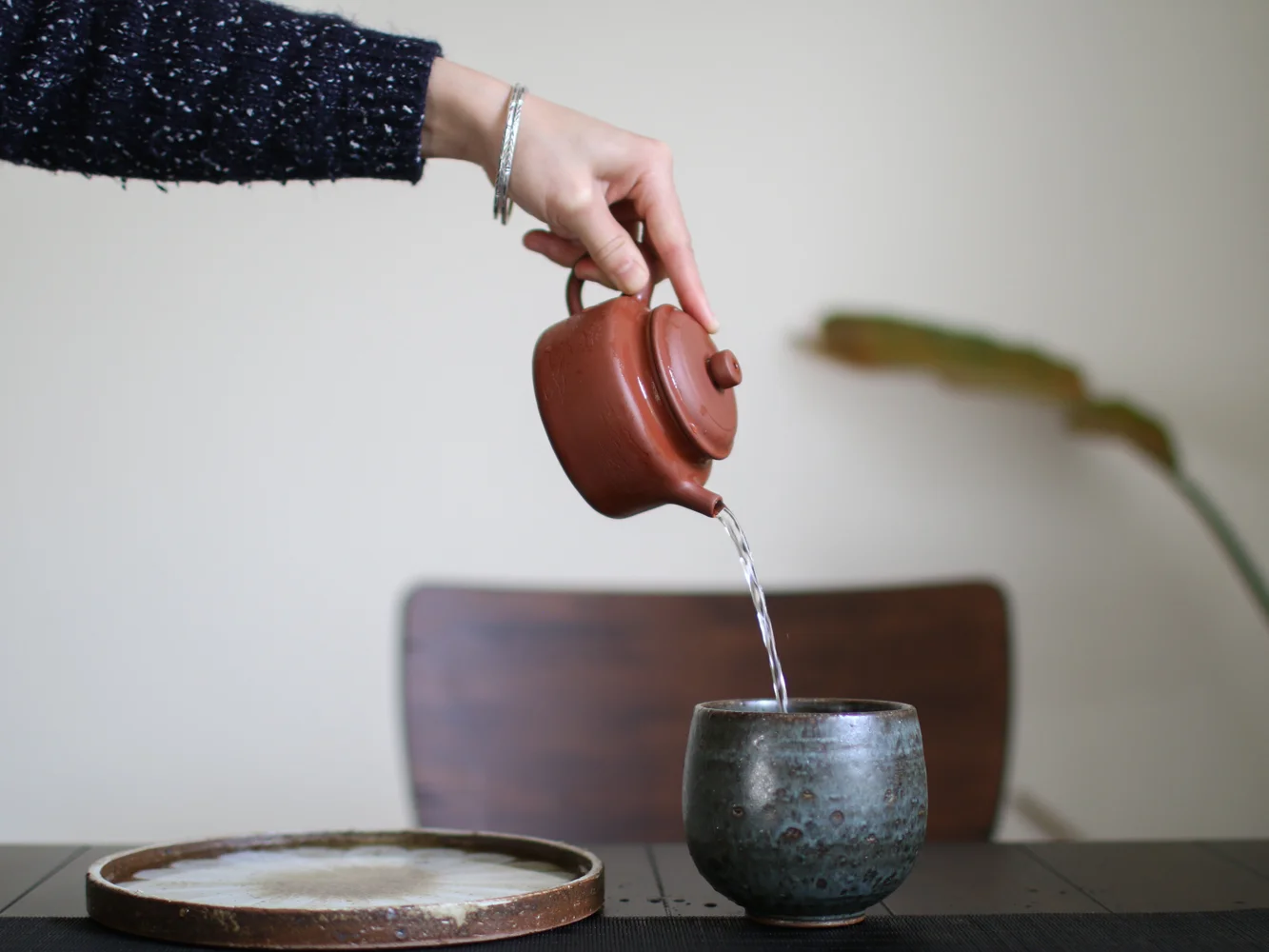 Handmade Yixing Carved De Zhong Teapot