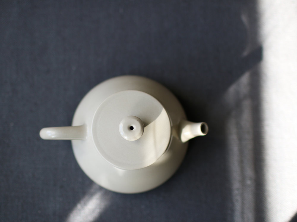 Yunnan Jianshui Purple Clay Mini Teapot (White Shipiao) — tea