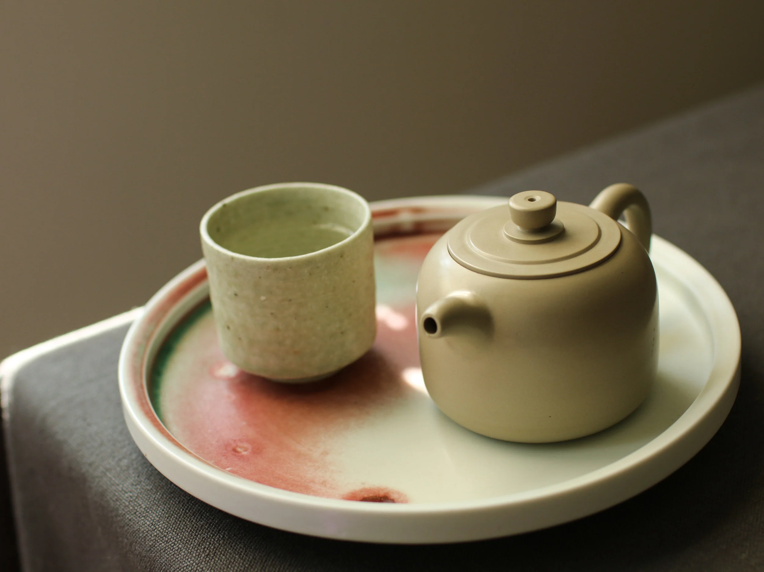 Jianshui Purple Clay De Zhong Teapot (White)