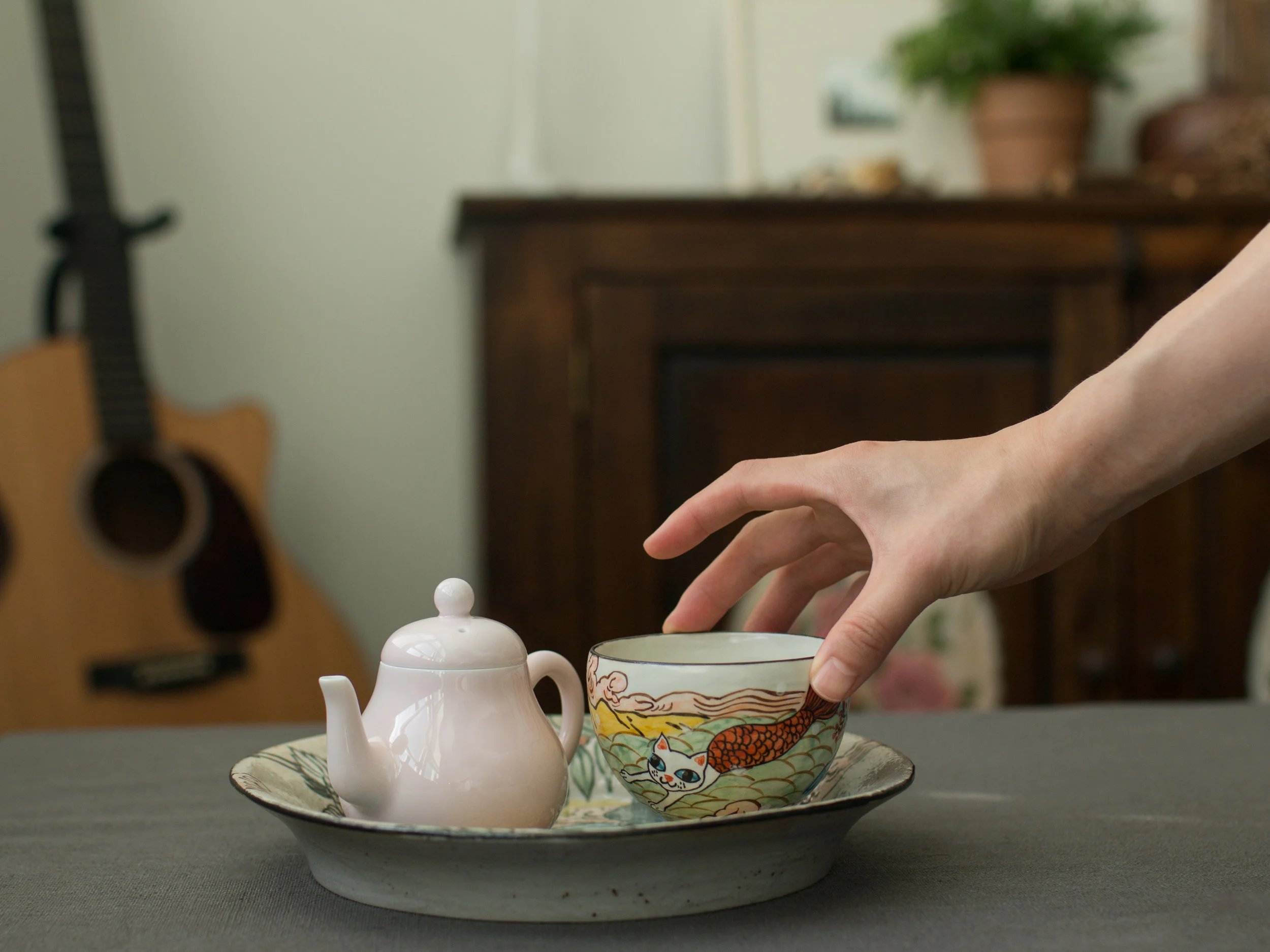 Hand-painted Fishcat Teacup - White 