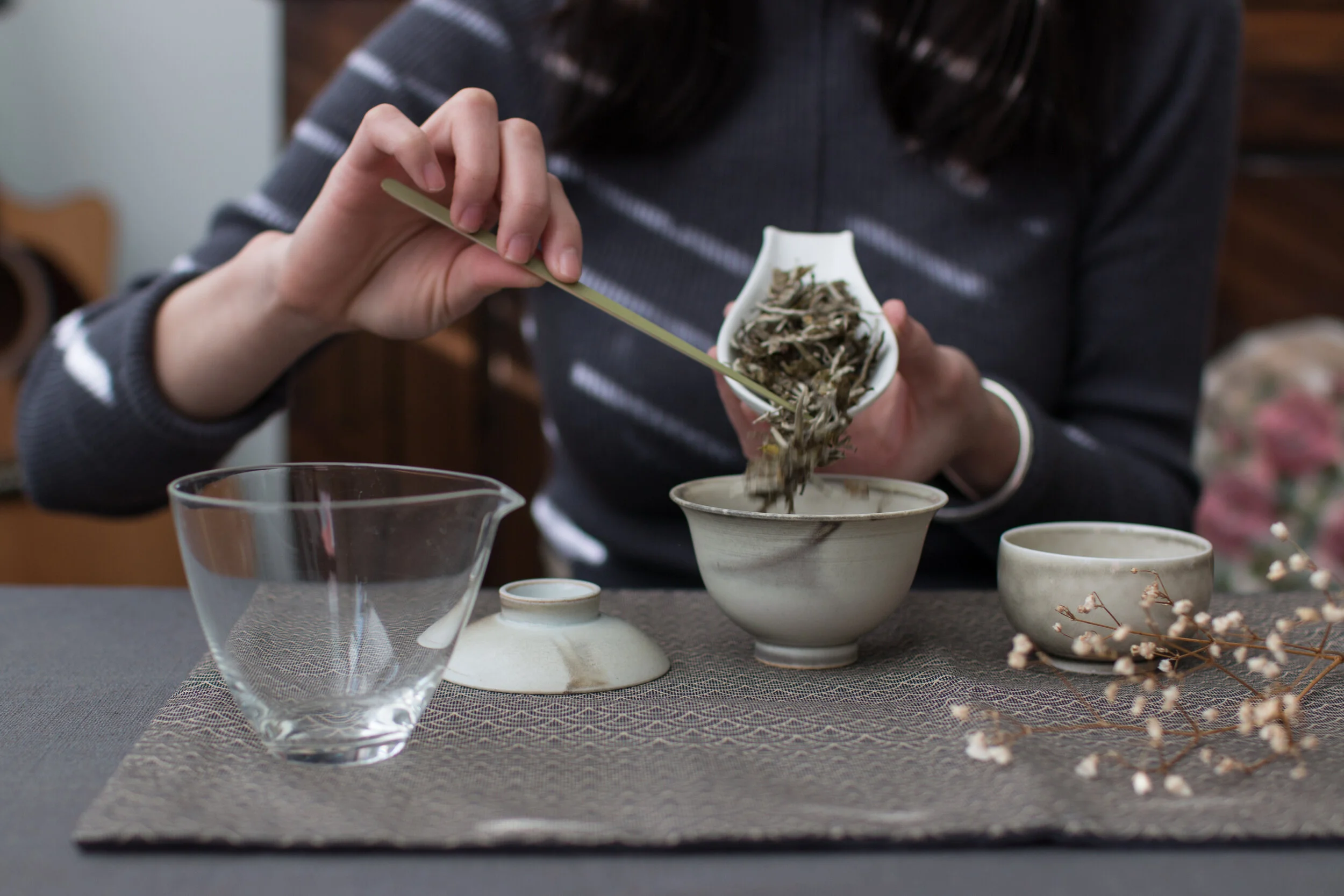 Handmade White Petal Tea Holder
