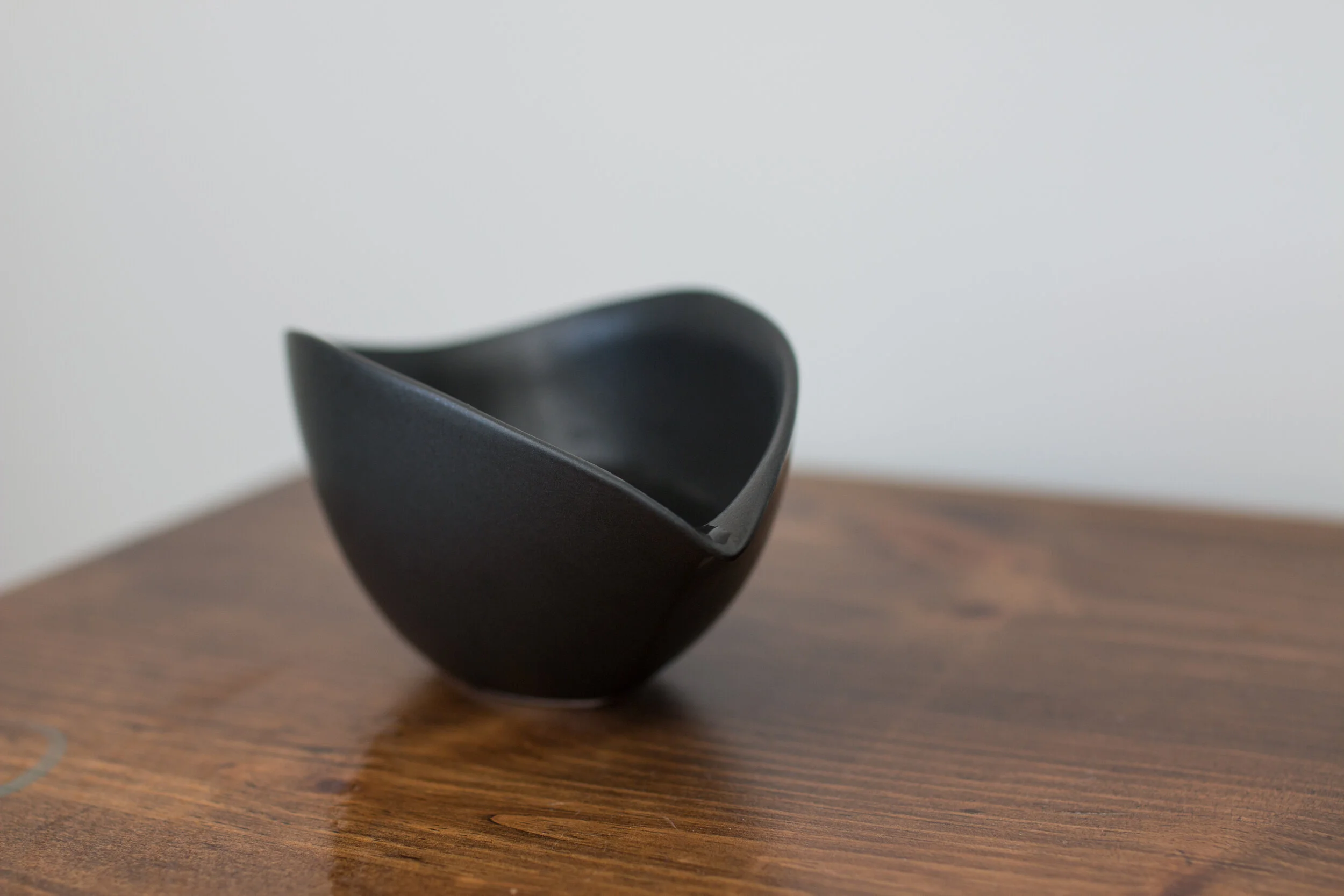 Handmade Oval Black Petal Faircup