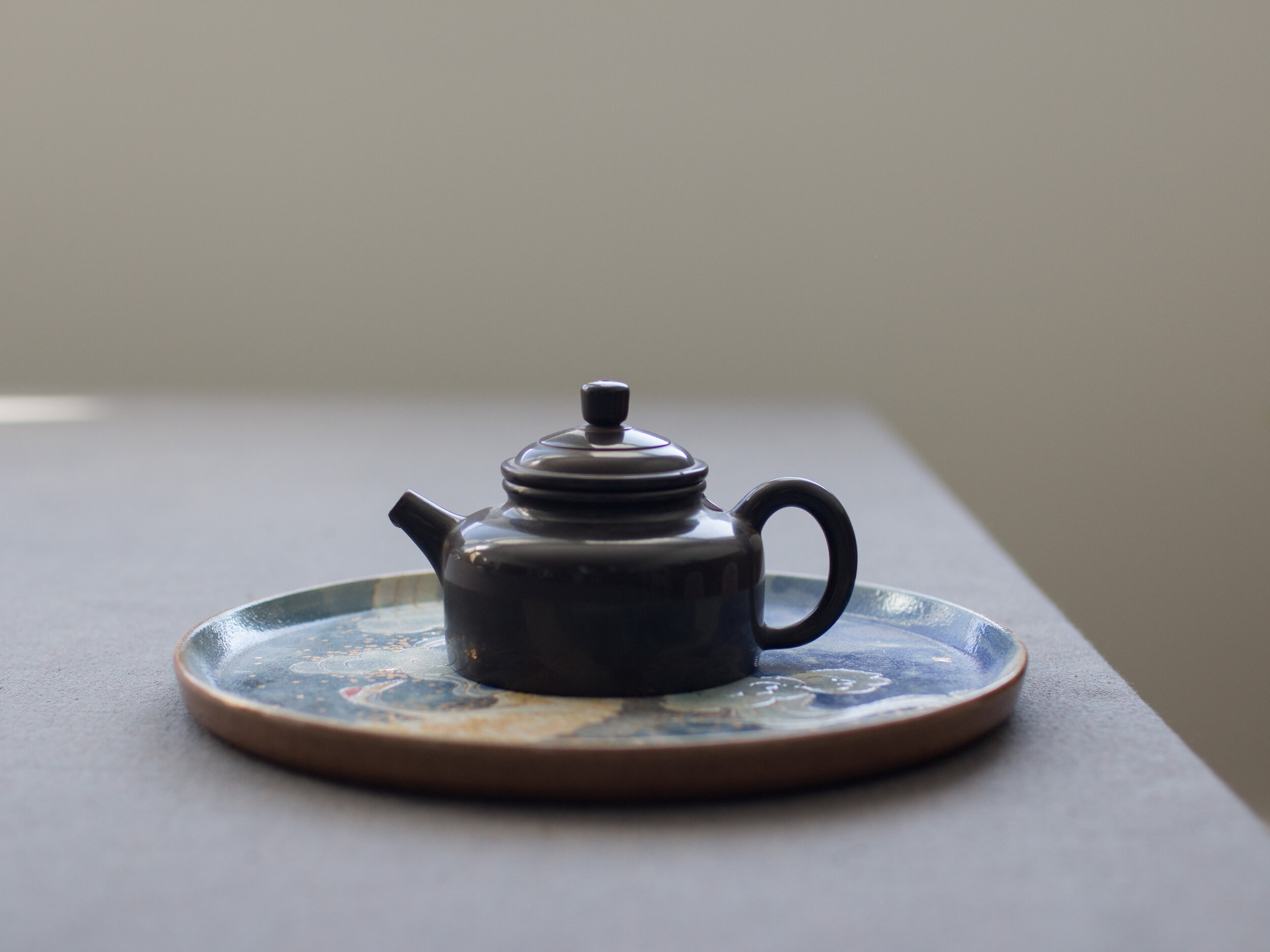 Handmade Jianshui Purple Clay De Zhong Teapot