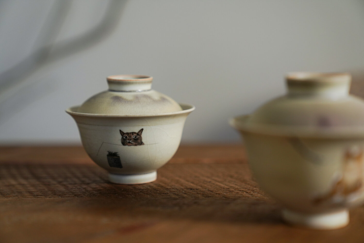Hand Painted Mischievous Cat Gaiwan