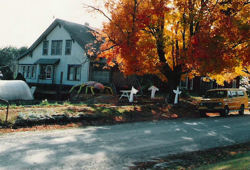 The Perry home - don’t ask me about the giant multi-colored tarantula in the yard (source: True Crime Diva)