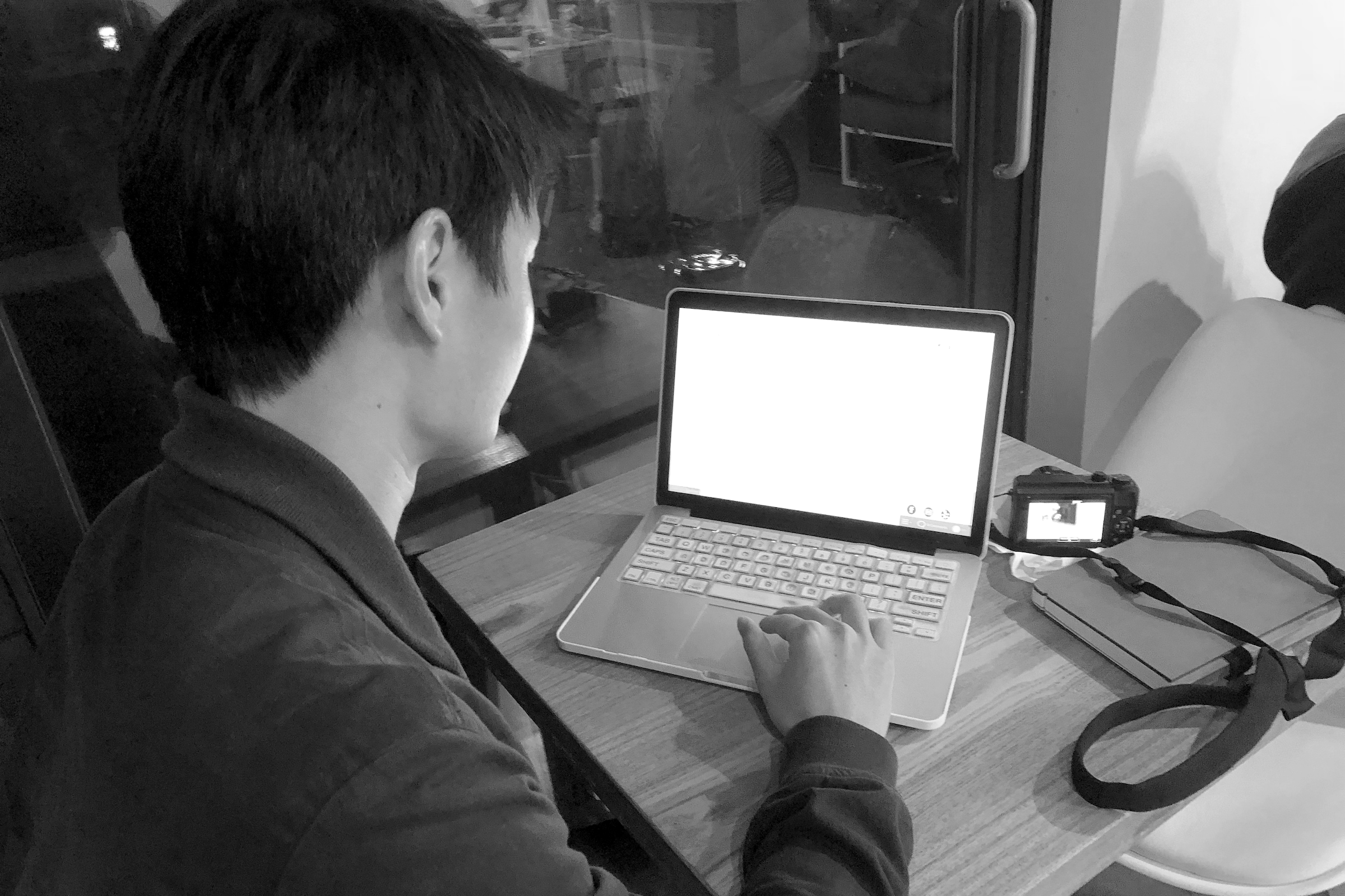 Conducting usability tests at a tea shop.