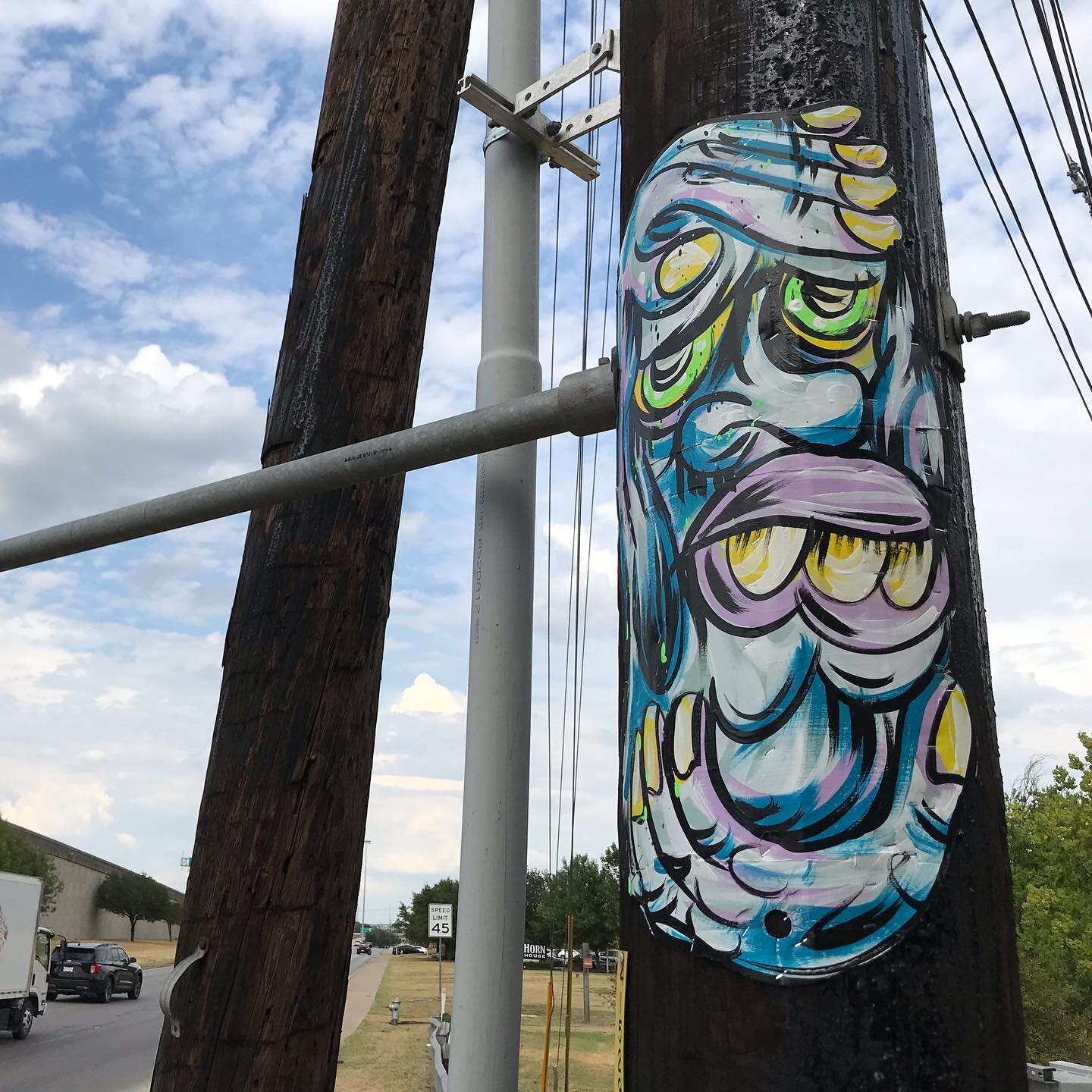 The thinker, but with a metal bolt through the brain.
#angryclouds⛈ #angrycloud #austin #atx #texas #art #streetart #character #painting #drawing #painting #recycle #creativereuse #artistsoninstagram #artistsofinstagram