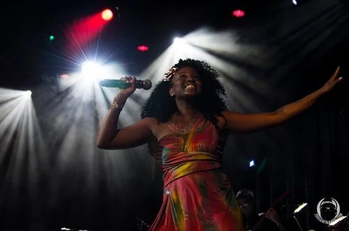 Happy+on+stage.jpg