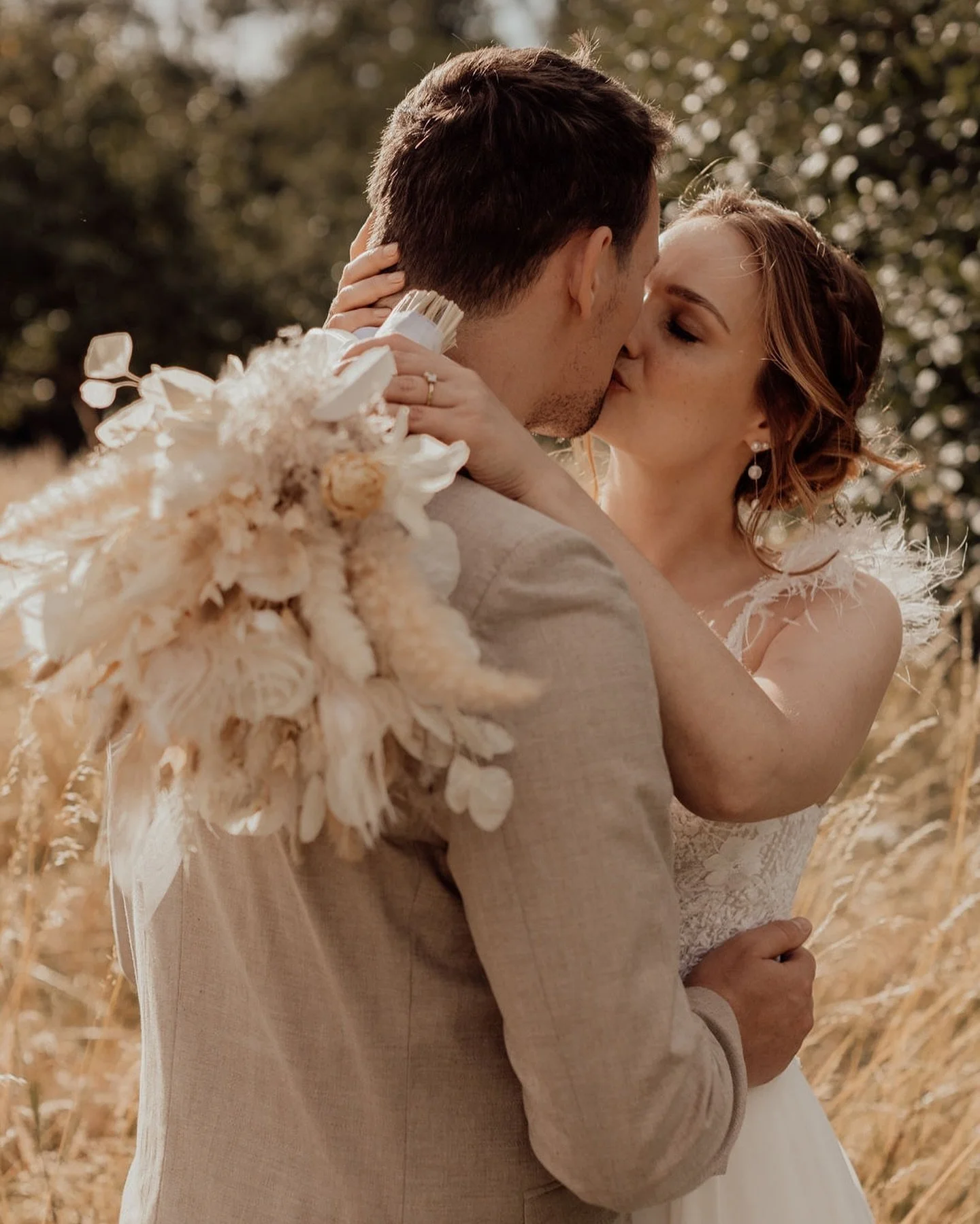Auch wenn ich eigentlich keine Hochzeiten mehr fotografiere, sind diese Bilder einfach viel zu sch&ouml;n, um sie nicht mit euch zu teilen 🤍🌾