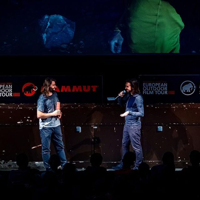 Pendant ce temps-l&agrave;, remise du Audience Award &agrave; Antoine Girard pour son film 8000+ 🏆 ou comment survoler le Broad Peak (8&nbsp;157&nbsp;m) en parapente 🦅🏔
&copy; @alex_spsoul_sherman
.
.
.
.
.
#parapente #paragliding #lyon #france #m