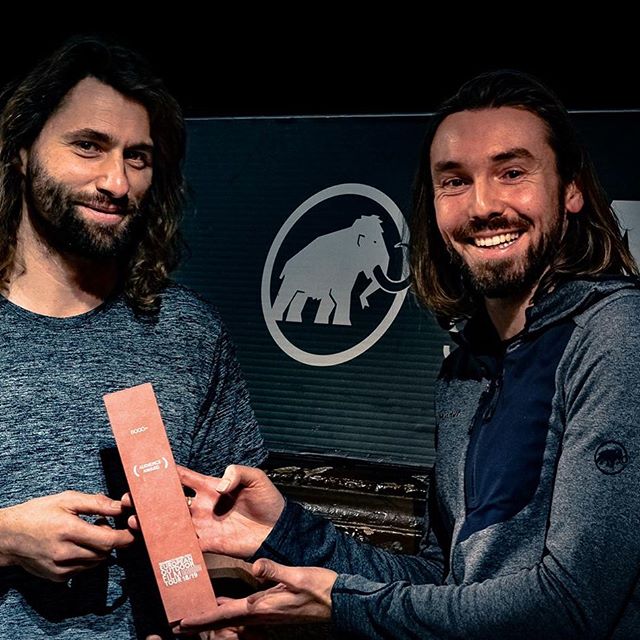 Pendant ce temps-l&agrave;, remise du Audience Award &agrave; Antoine Girard pour son film 8000+ 🏆 ou comment survoler le Broad Peak (8&nbsp;157&nbsp;m) en parapente 🦅🏔
&copy; @alex_spsoul_sherman
.
.
.
.
.
#parapente #paragliding #lyon #france #m