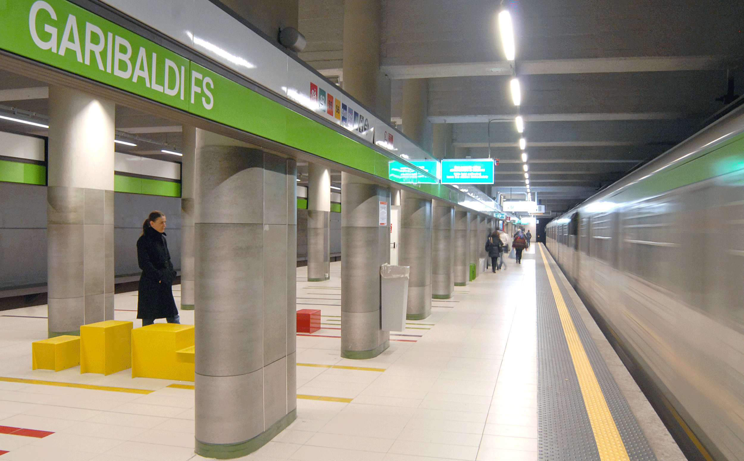  Garibaldi Station was the first to enjoy the makeover. Platform for Cologno Nord - Gessate, 2009 