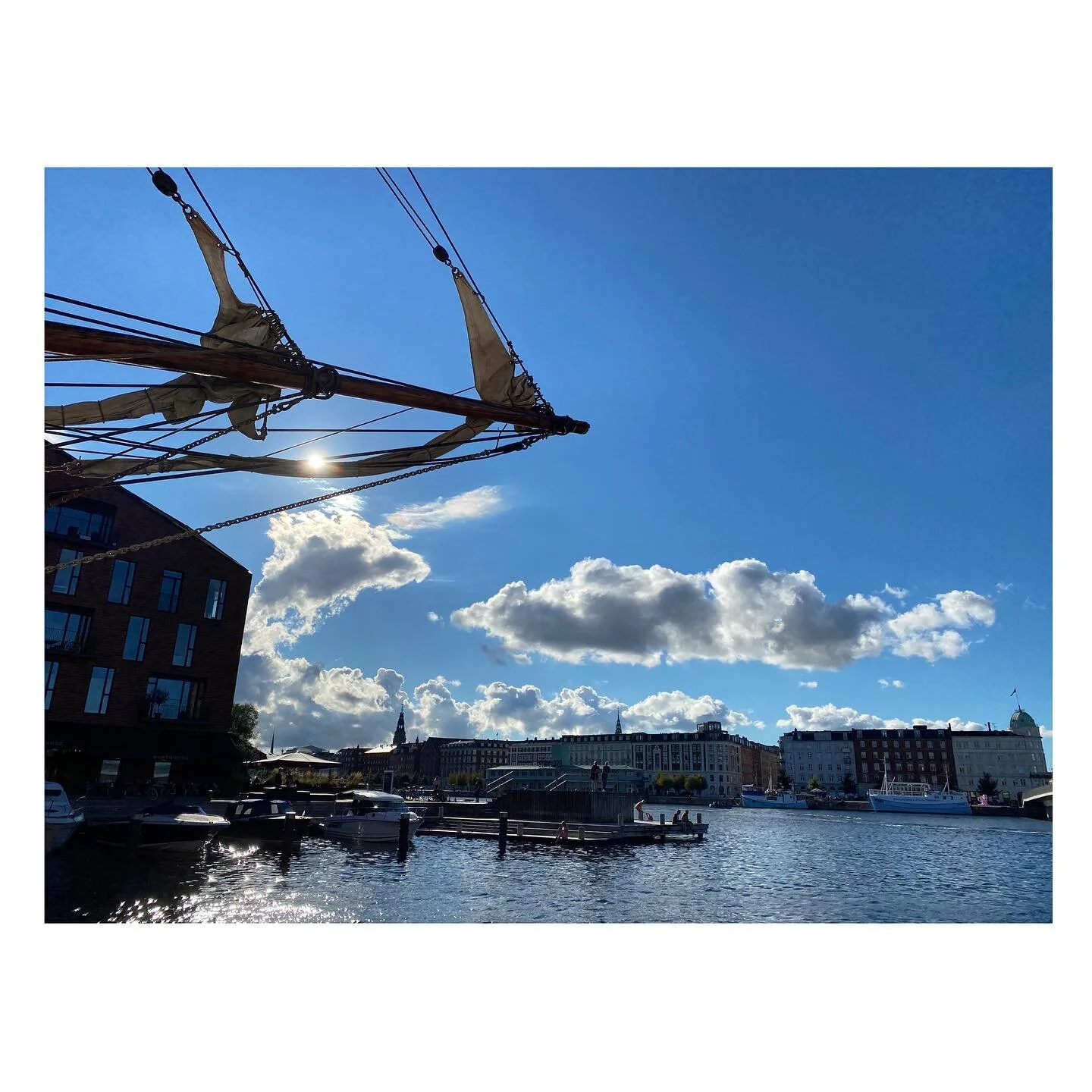 Che dire 👁👁
.
.
.
#icelandicconsulate #copenhagen #copenhagen🇩🇰 #skyporn #boat #nordicsea #clouds #nordicsun #sun #sunnylife #silence #seagulls #wind #beer