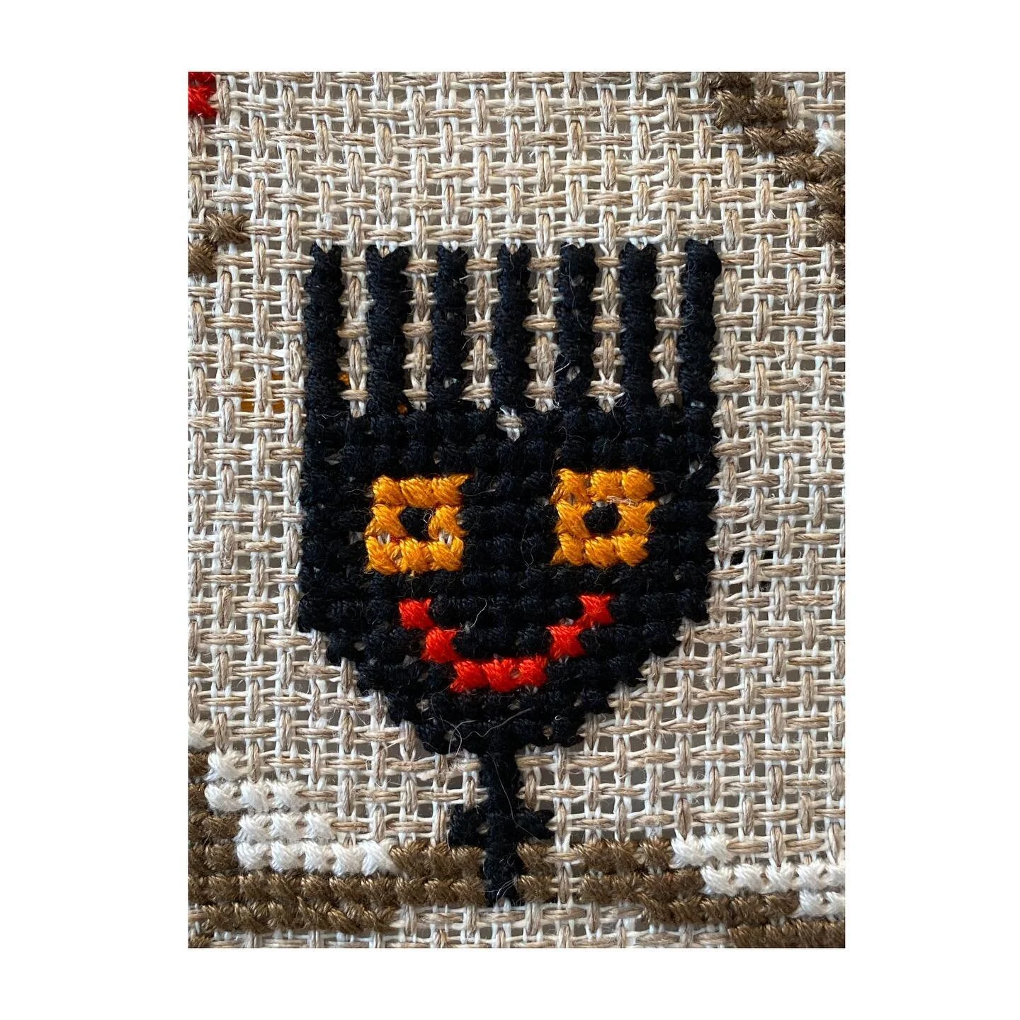No ma tack a te!

&bull; Amazing embroidery &bull;
~ and were to find them ~
.
.
.
#takk #sverige #eyes #energy #moodoftheday #mood #foreveryoung #fabric #textile #creature