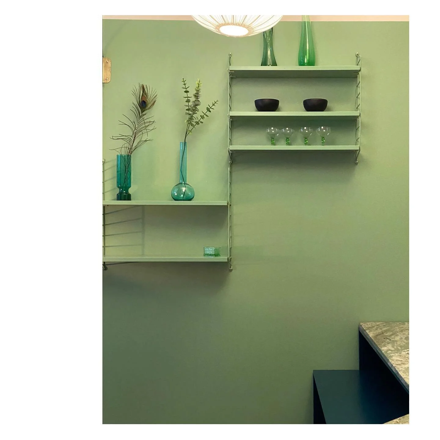 Tutto il nord &egrave; terra verde
.
.
.
#interiordesign #scandinaviandesign #vintage #50s #sverige #sweden #green #decoration #homedecoration #furniture #balance #palette #inspiration