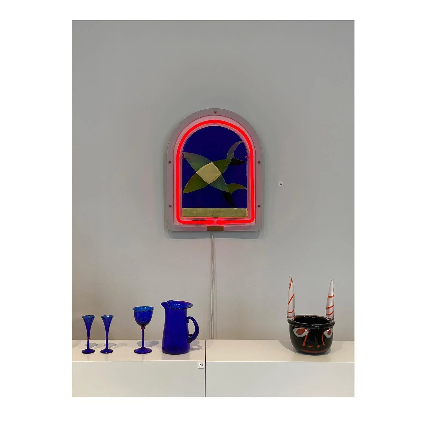 Tutto &egrave; niente e viceversa &mdash; bello per&ograve; 
.
.
.
#glass #glassmuseum #växjö #växjömuseum #design #decoration #art #colors #smålandmuseum #reflect #blue #electricblue