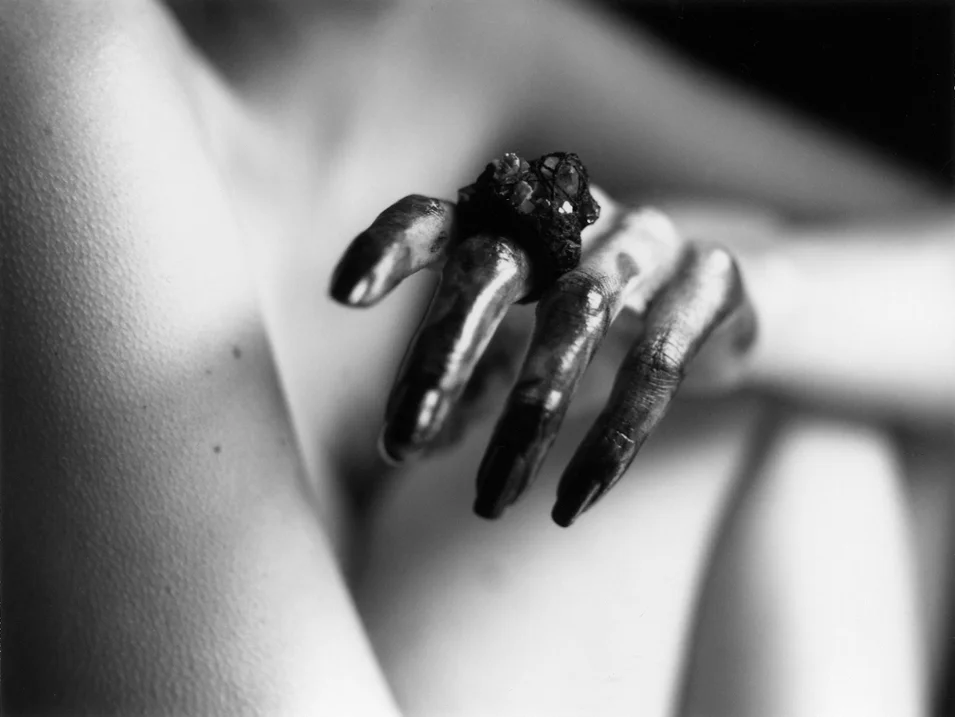 Photograph from the series “Wet Moon” by Kotsuhiroi 2009 ©