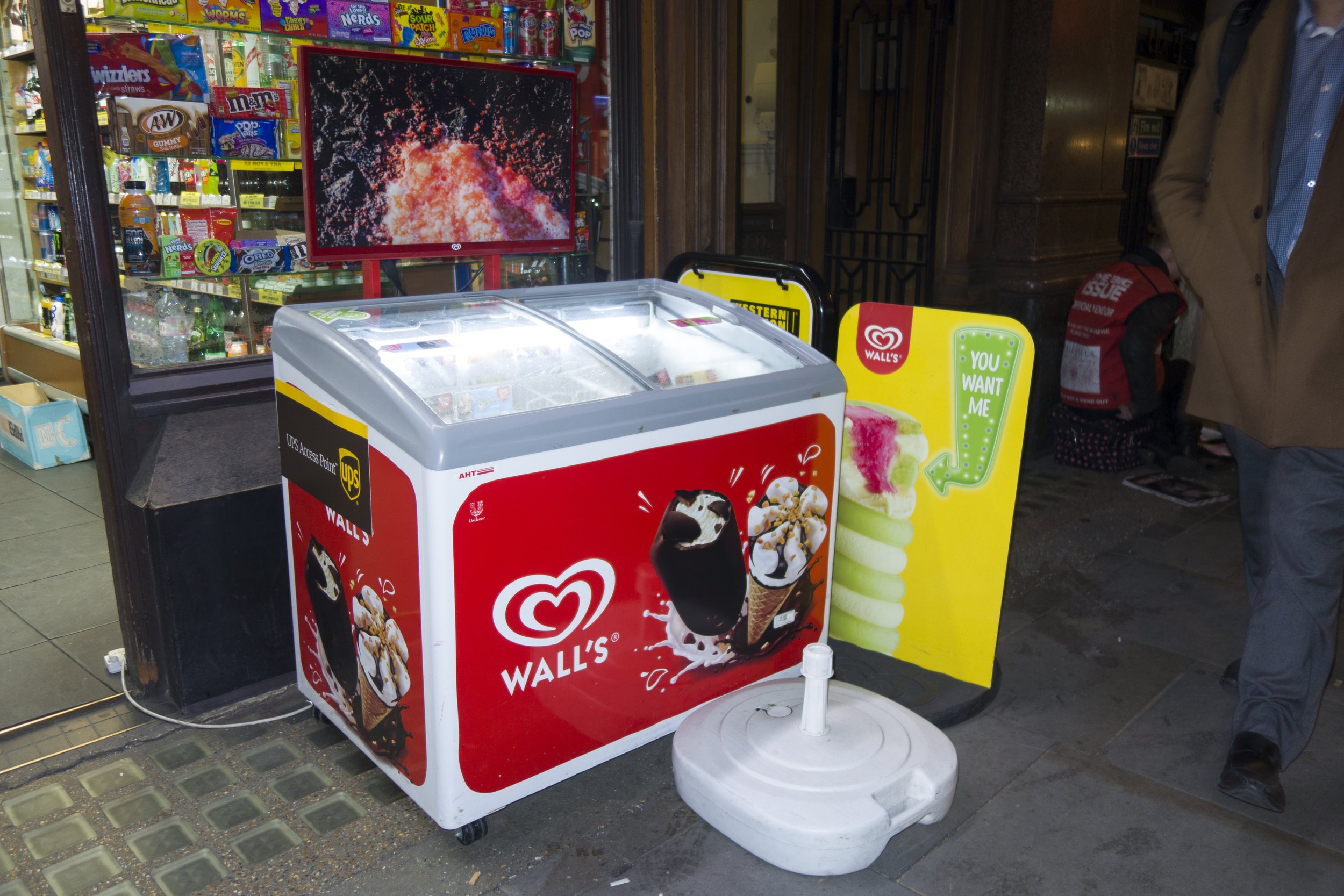    Photographed by Sophie Ellis and Madalena Botto. An installation of my video, “Melting Sickle,” outside another convenience store.   