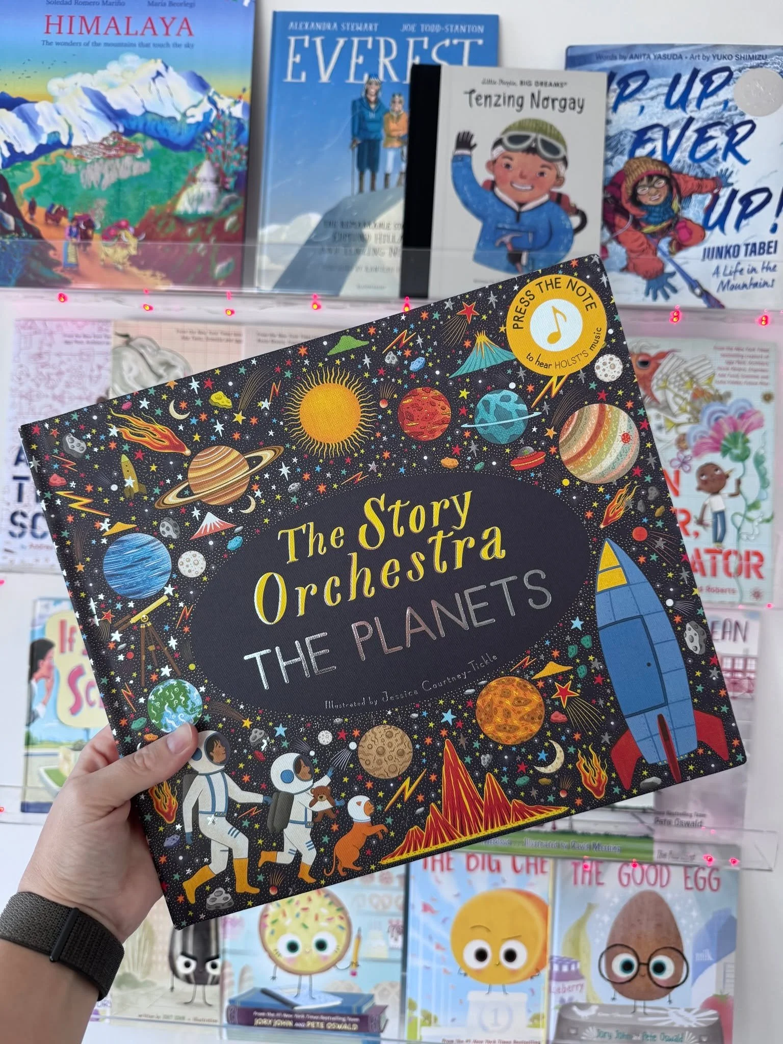 🪐✨ A magical journey through space with The Story Orchestra: The Planets! This beautifully illustrated interactive book introduces children to the wonders of our solar system while bringing Gustav Holst&rsquo;s famous music to life at the press of a